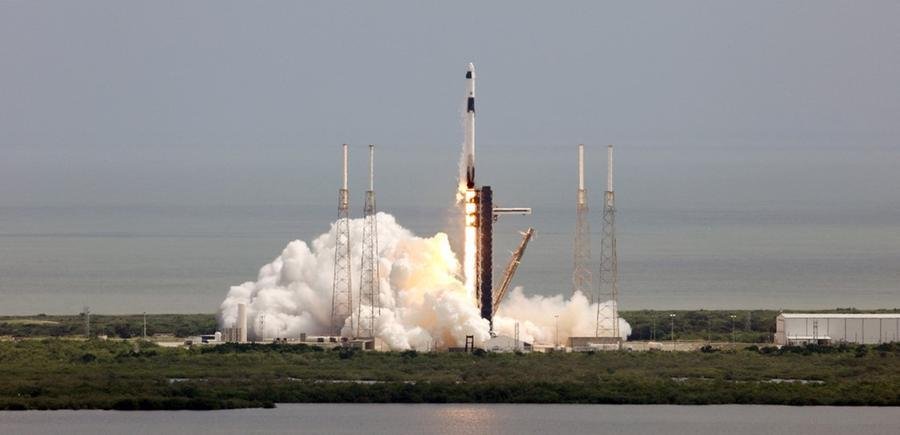 Miss&atilde;o da SpaceX decolou para resgatar os astronautas presos na ISS