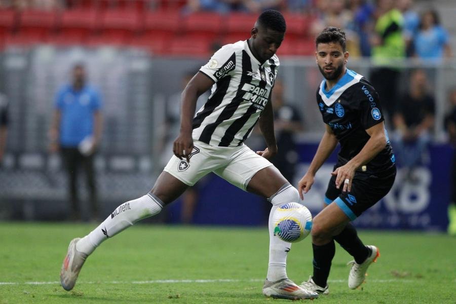 Botafogo e Gr&ecirc;mio empataram por 0 a 0, na noite deste s&aacute;bado