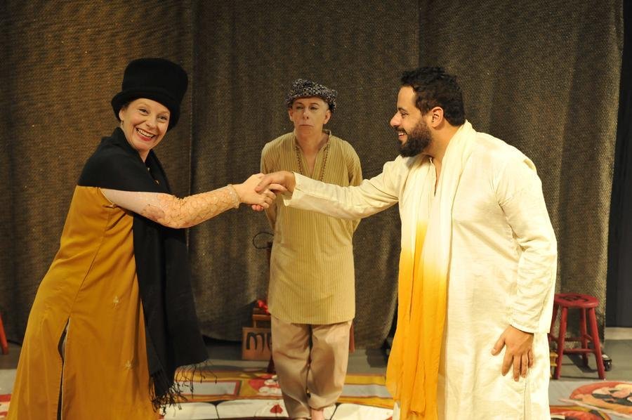 Janaina Pellizon, Lauro Ramalho e Duda Cardoso atuam na apresenta&ccedil;&atilde;o de 'Mritak - A Com&eacute;dia da Vida'