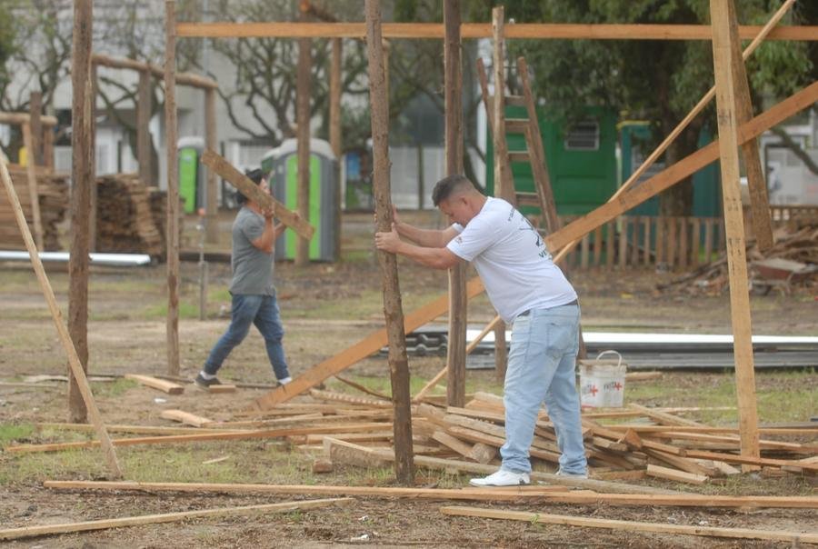 Desmontagem dos piquetes do Acampamento Farroupilha, em Porto Alegre, nesta quarta-feira