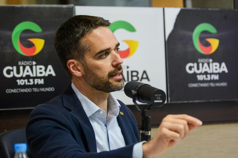 Governador Eduardo Leite participou do programa Esfera P&uacute;blica da R&aacute;dio Gua&iacute;ba