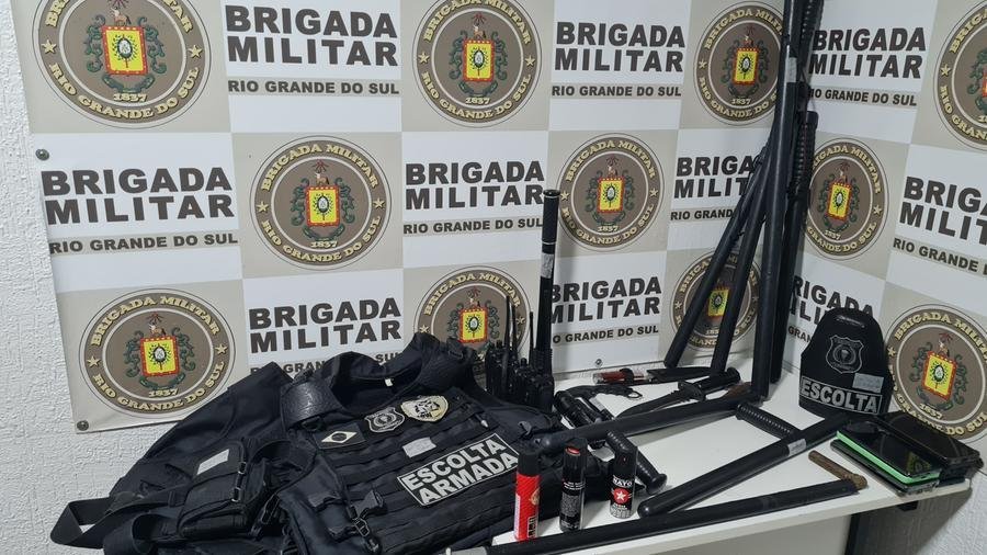 BM apreendeu porretes, bast&otilde;es e facas com grupo irregular de seguran&ccedil;a privada