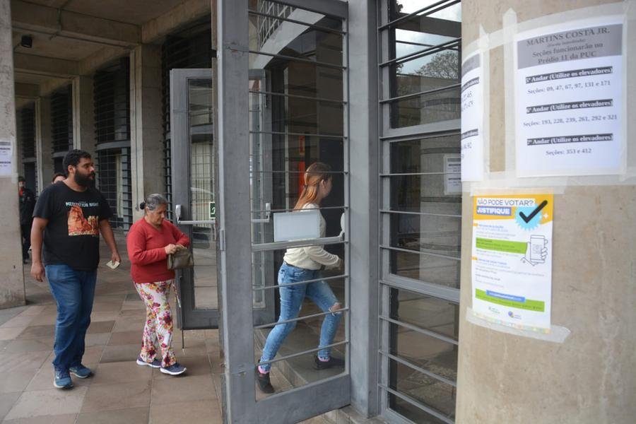 Espera para votar era, em m&eacute;dia, de 10 minutos no in&iacute;cio da manh&atilde;