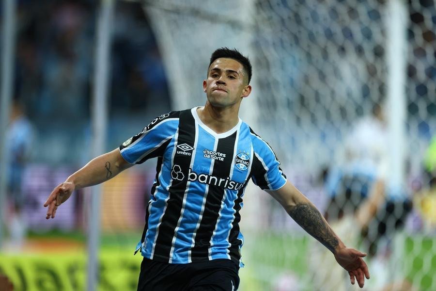 Aravena comemora gol marcado contra o Fortaleza