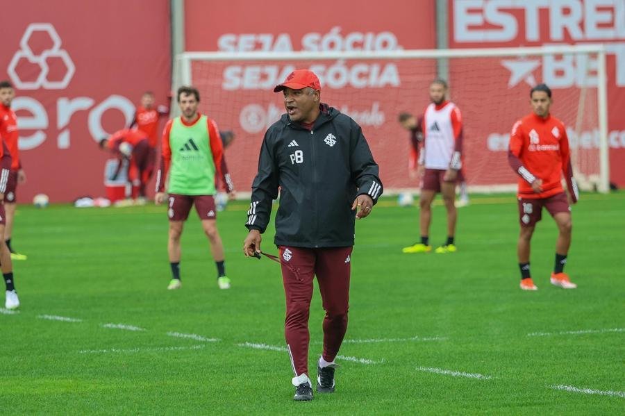 Roger Machado percebe que advers&aacute;rios est&atilde;o analisando melhor a forma de o Inter jogar. E admite ter que buscar novas solu&ccedil;&otilde;es