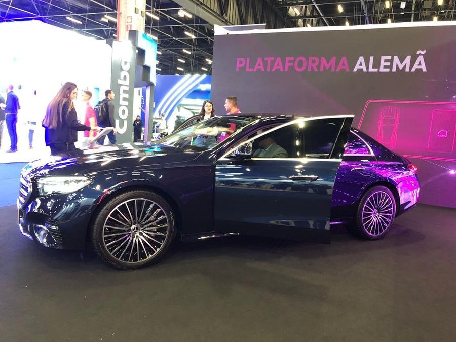 Esse &eacute; o primeiro ve&iacute;culo da marca a oferecer o pacote de servi&ccedil;os Mercedes me Connect