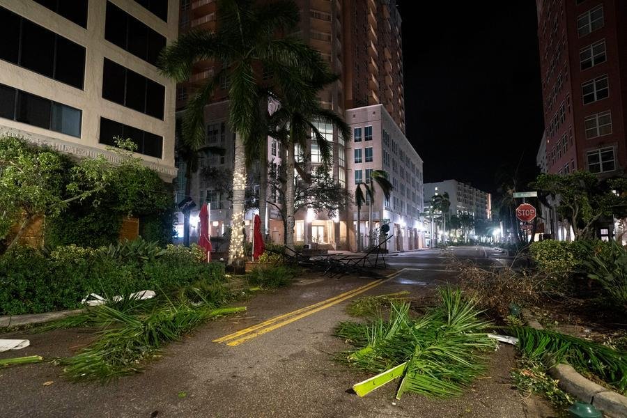 Em Sarasota, ventos derrubaram &aacute;rvores