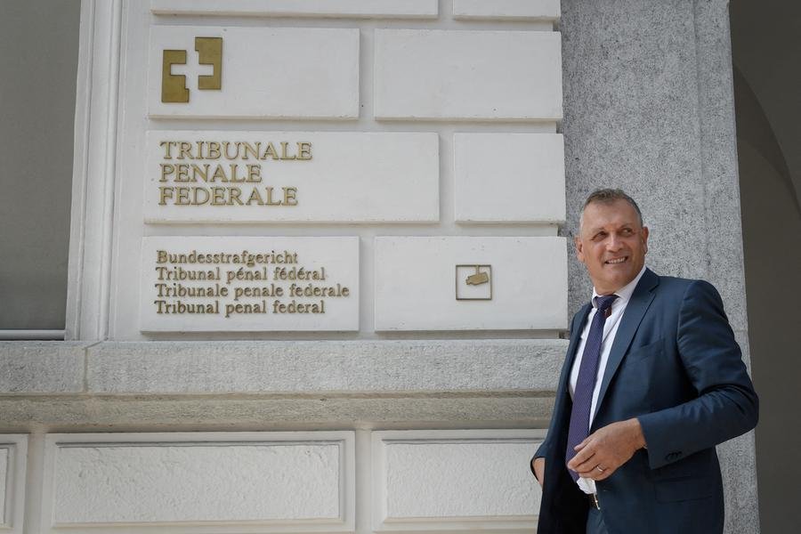 Em junho de 2022, foi condenado a 11 meses de pris&atilde;o, com pena suspensa, por "corrup&ccedil;&atilde;o passiva" e "falsifica&ccedil;&atilde;o de documentos" pelo Tribunal Penal Federal