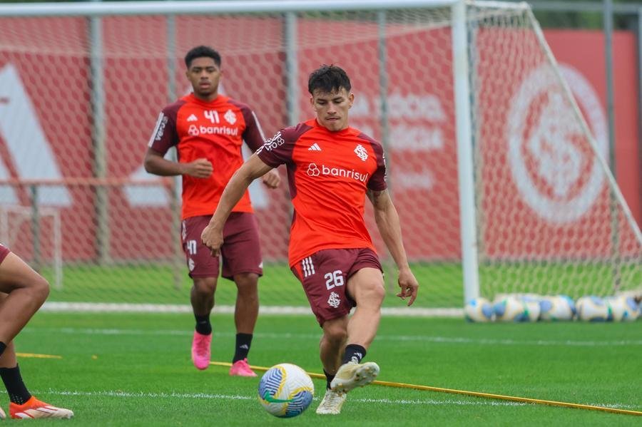 Bernab&eacute;i passou a titular da lateral esquerda com a chegada de Roger Machaco