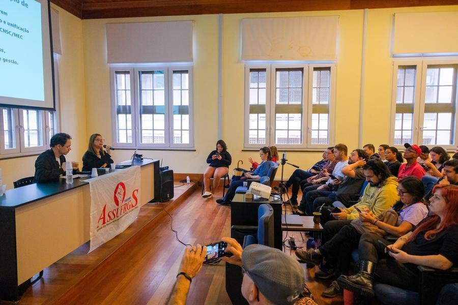 Assufrgs realizou&nbsp;um semin&aacute;rio para debater os pontos retirados do projeto