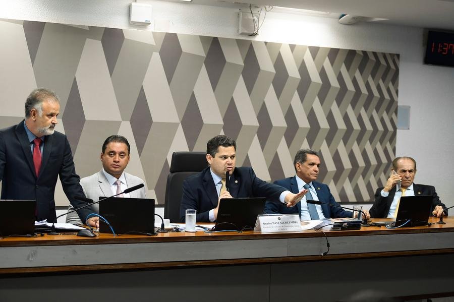Relat&oacute;rio foi lido, mas n&atilde;o houve pedido de vista, permitindo que o governo possa adiar a vota&ccedil;&atilde;o mais uma vez no futuro, se for preciso