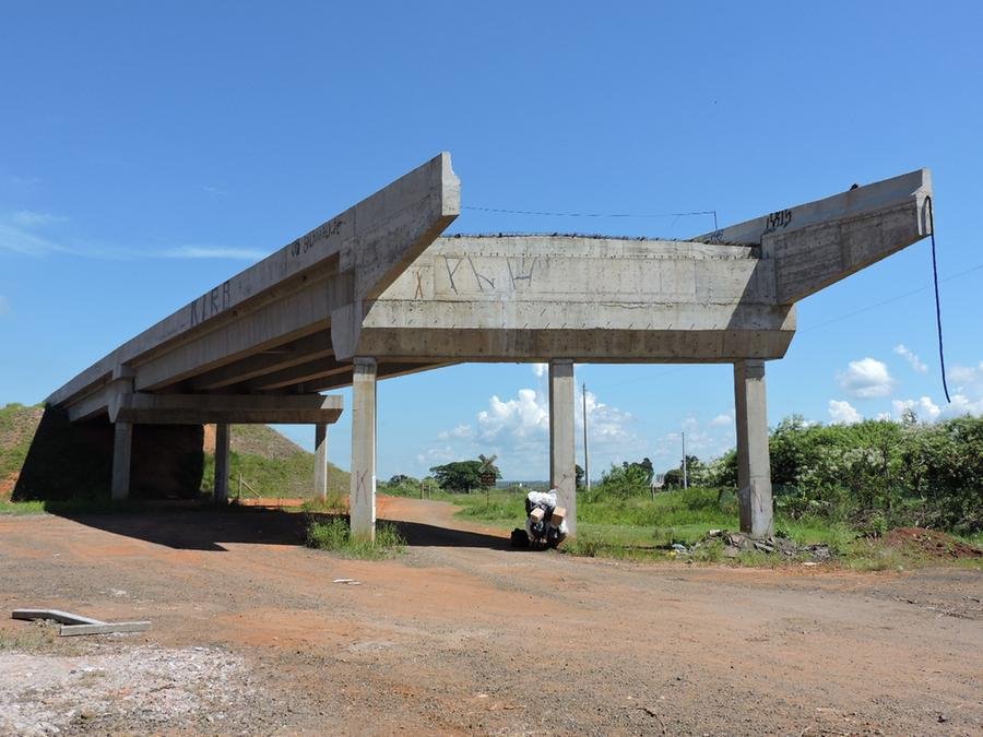 O viaduto (inacabado desde 2013) far&aacute; a liga&ccedil;&atilde;o da Rodovia do Parque ao bairro Novo Esteio