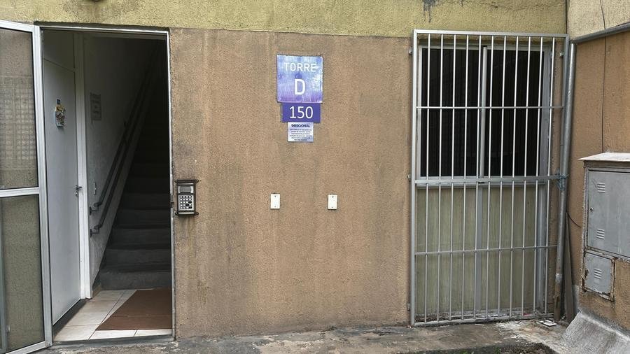 Segundo relatos, a criminosa criava dois c&atilde;es da ra&ccedil;a Pitbull no apartamento, que foram retirados pela janela por vizinhos do condom&iacute;nio.