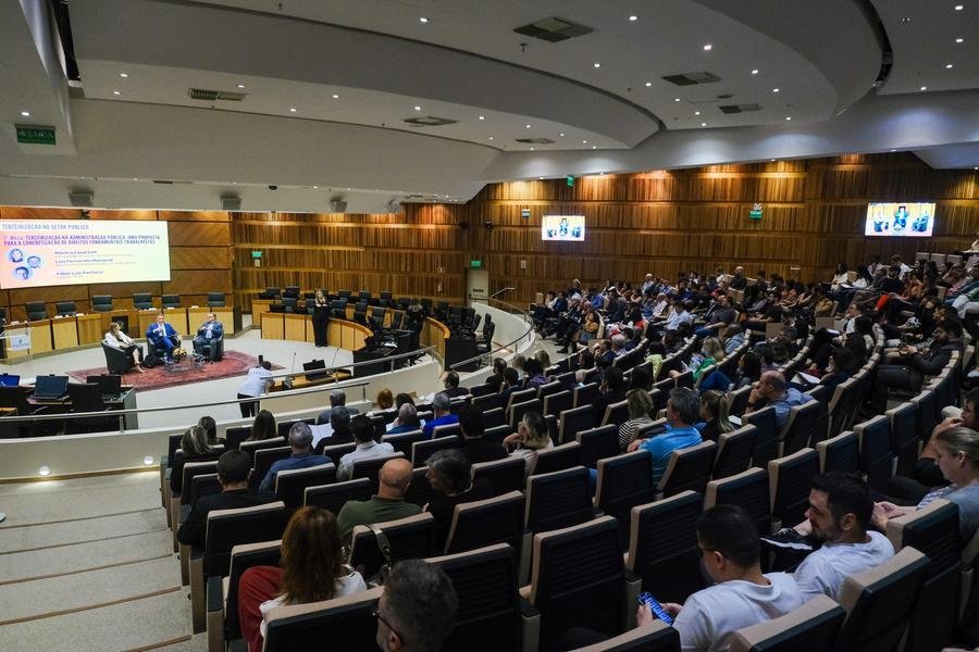 Semin&aacute;rio sobre Terceiriza&ccedil;&atilde;o realizada pela Ejud-4 em parceria ITTS