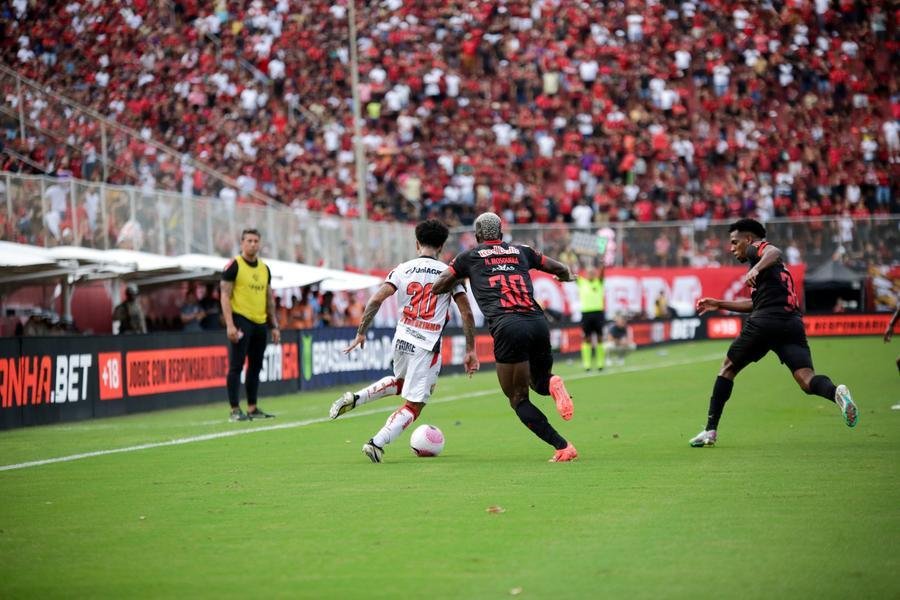 &Uacute;nico gol da partida foi marcado por Everaldo, aos 32 minutos do segundo tempo