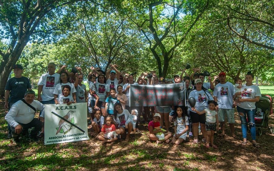 Familiares e comunidade protestam por justi&ccedil;a pelo assassinato da gestante Paula Jana&iacute;na Ferreira Melo