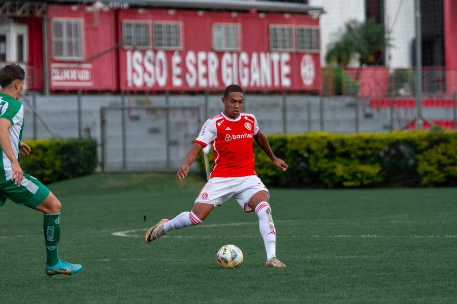 Luis Ot&aacute;vio entrou aos 39 minutos do segundo tempo no Gre-Nal e teve atua&ccedil;&atilde;o elogiada