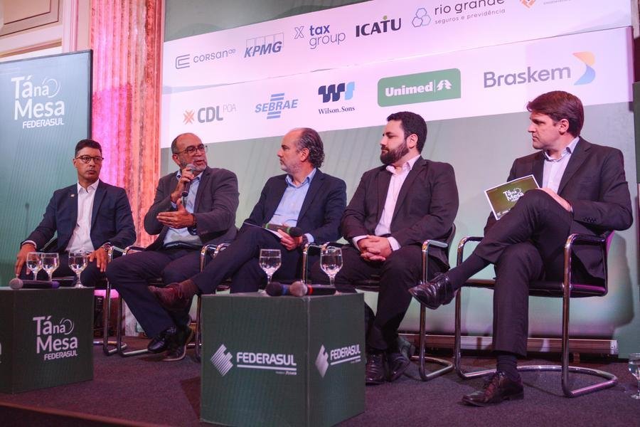 Com o tema "Avia&ccedil;&atilde;o em Tempos de Crise", evento da Federasul discutiu desafios do setor no RS