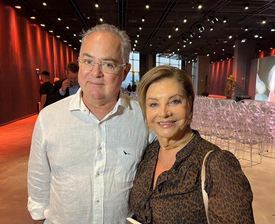 Eduardo Krause e Maria Alice Martins prestigiaram o lan&ccedil;amento do livro de Dody Sirena