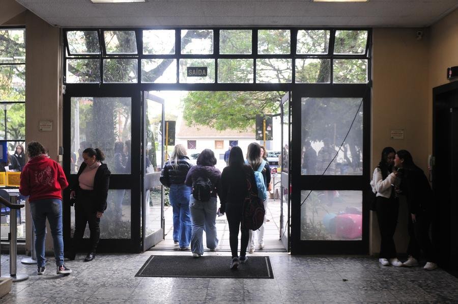 Medida v&aacute;lida para esta quinta-feira, 24, tamb&eacute;m se estende &agrave;s atividades administrativas