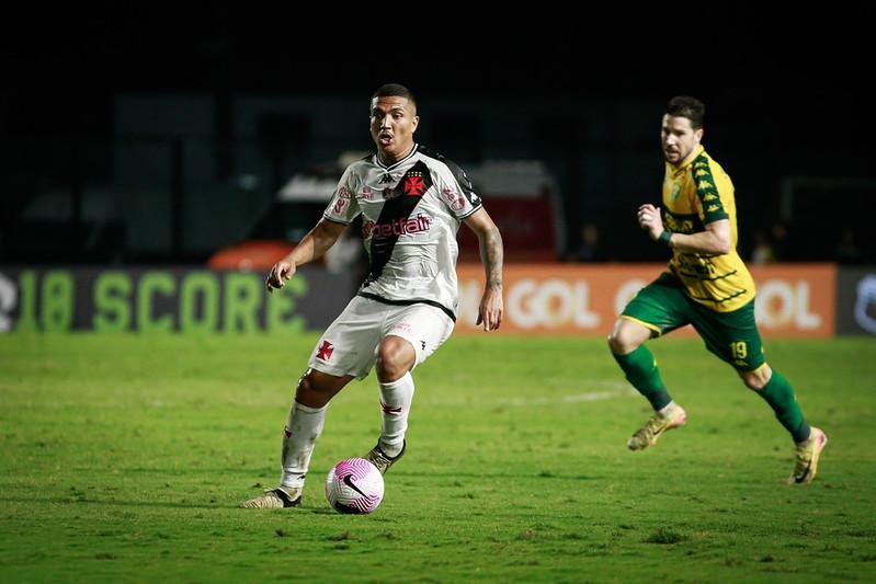 Com o resultado, o Vasco chegou aos 40 pontos e ficou na 10&ordf; coloca&ccedil;&atilde;o na tabela