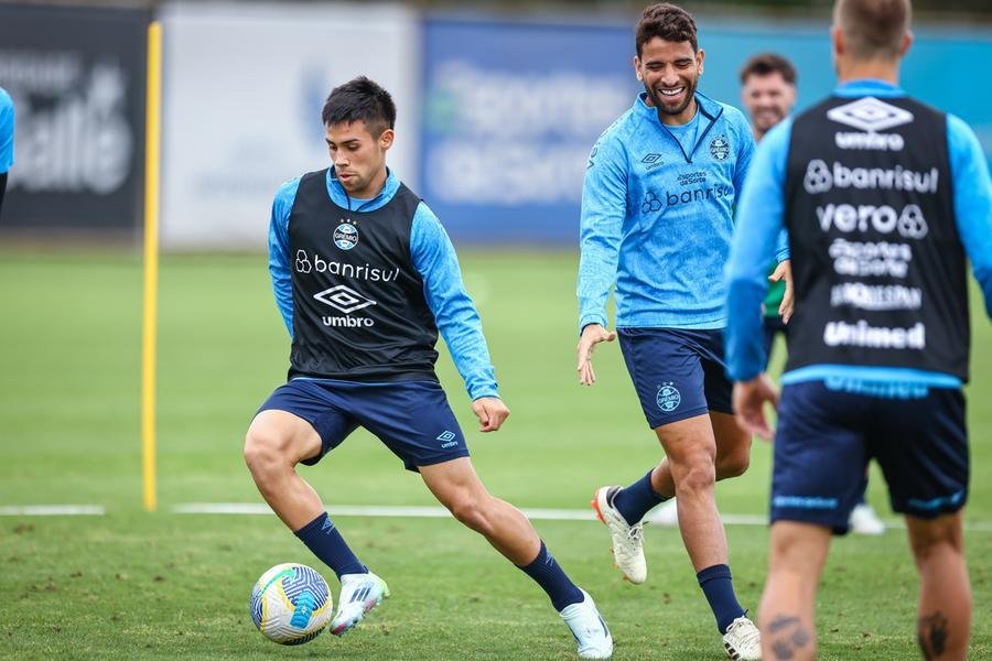 Aravena seguir&aacute; como titular contra o Drag&atilde;o