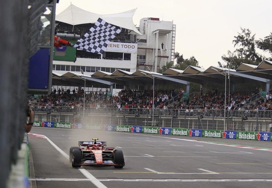 Espanhol faz saideira de luxo na Ferrari, com pole e vit&oacute;ria