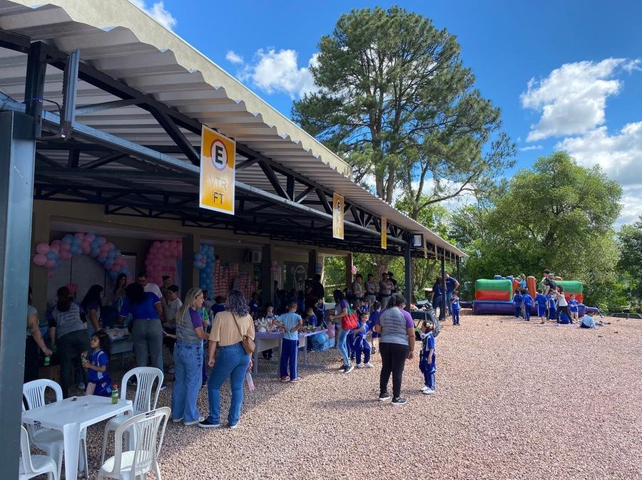 Evento contou com brinquedos infl&aacute;veis, lanches e exposi&ccedil;&atilde;o de equipamentos da Brigada Militar