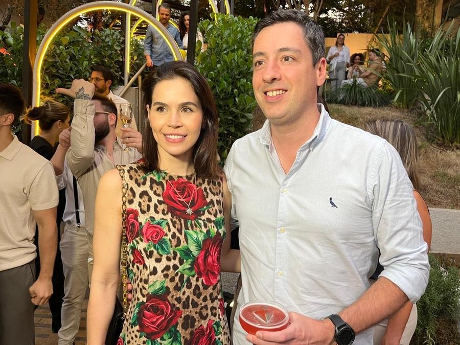 Raquel Luiza Bianchi Girardi Biffignandi e Vinicius de Sottomaior Biffignandi   na festa do espa&ccedil;o  Raphaelli Essential Therapy