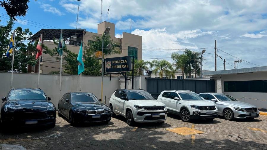 Ve&iacute;culos luxuosos foram apreedidos durante a Opera&ccedil;&atilde;o Backyard, que desmanteleu grupo organizado respons&aacute;vel pela movimenta&ccedil;&atilde;o de dinheiro para plataformas estrangeiras, em especial, plataformas de apostas esportivas
