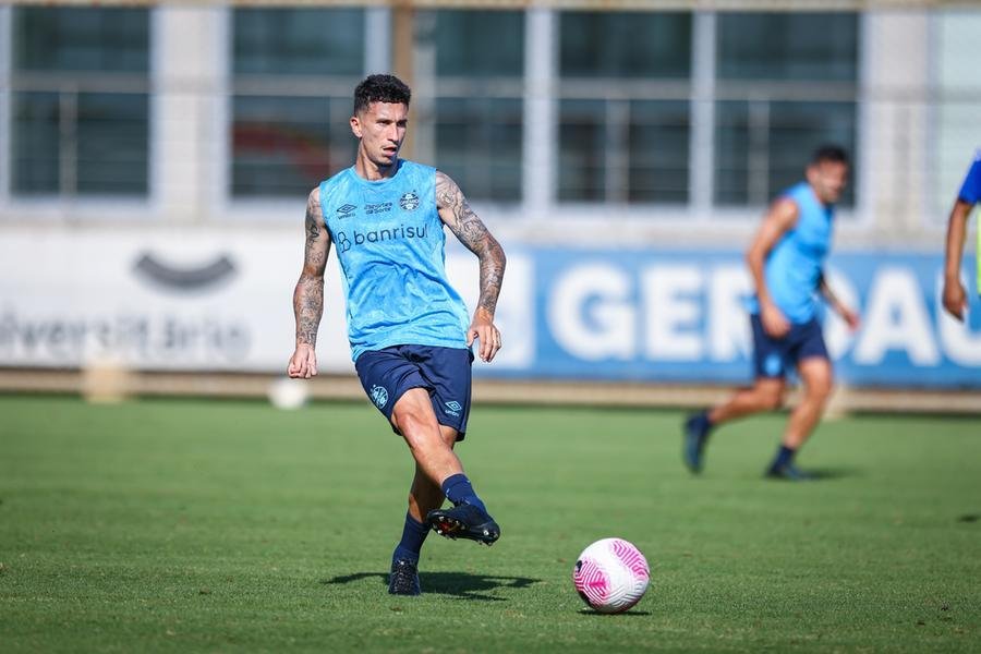 Dodi em treino do Gr&ecirc;mio