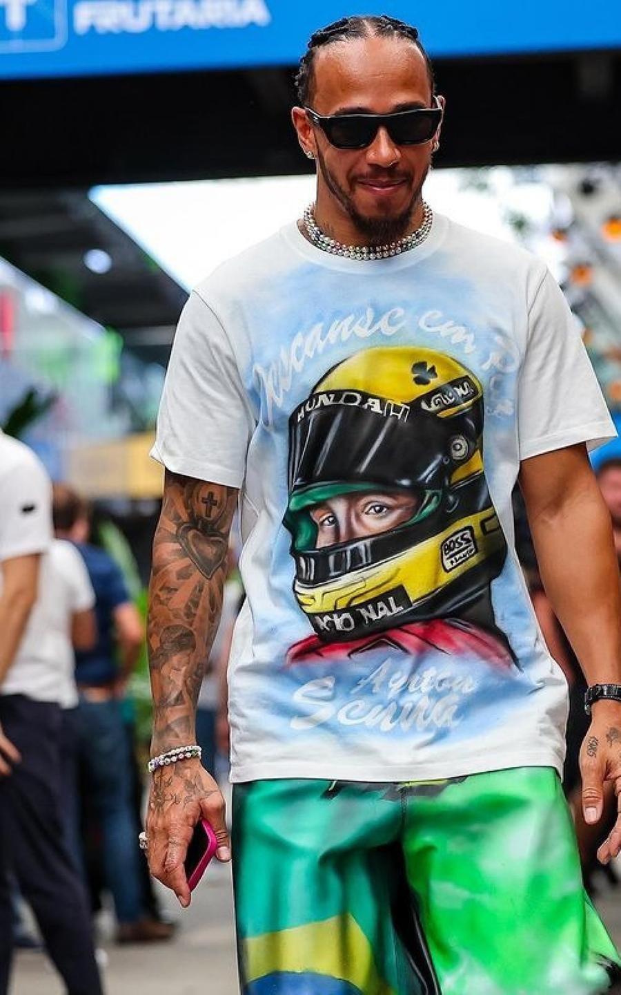 Em 2022, Hamilton recebeu o t&iacute;tulo de cidad&atilde;o honor&aacute;rio do pa&iacute;s