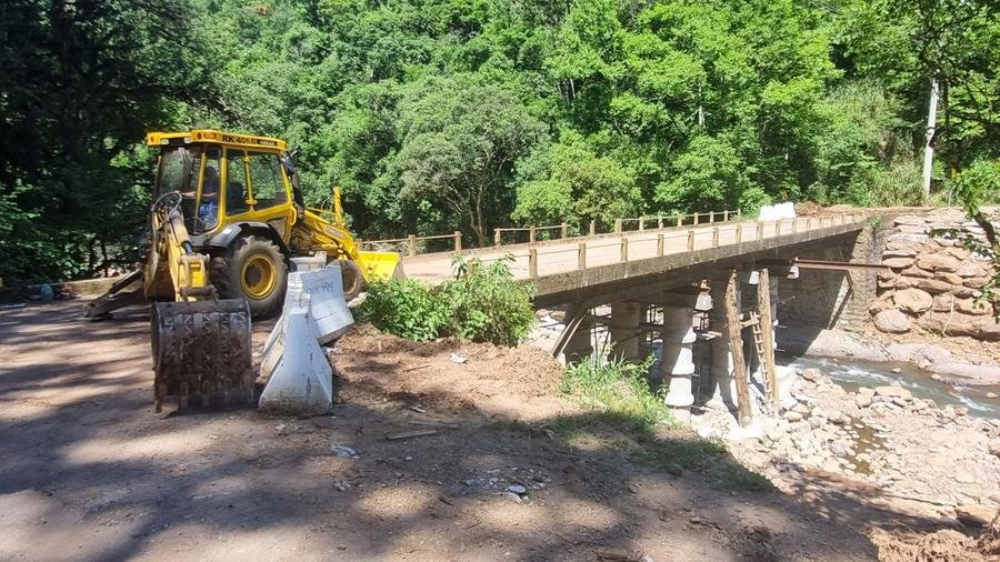 Seguem sendo realizados os trabalhos em outros trechos da estrada