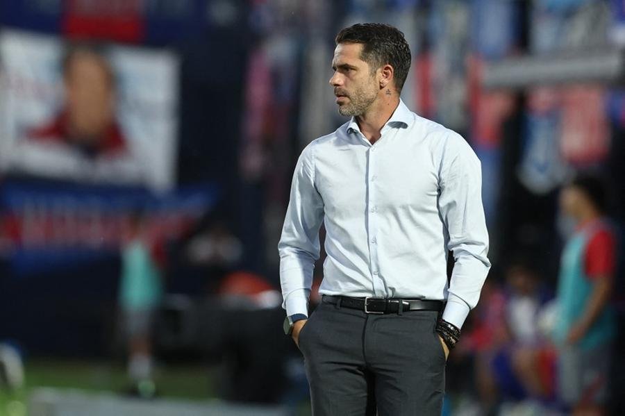 T&eacute;cnico do Boca, Gago entrou na mira de Milei