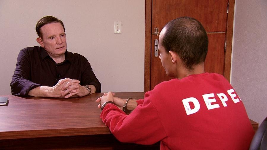 Cabrini revela que intercepta&ccedil;&otilde;es telef&ocirc;nicas da pol&iacute;cia e do FBI revelaram que um jovem de 21 anos recrutava brasileiros para integrar o ISIS, na S&iacute;ria.