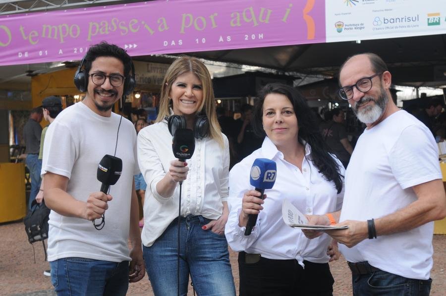 Os jornalistas Jonathas Costa, Sinara F&eacute;lix, Tanira Lebedeff e Marcos Santuario coordenam as pr&aacute;ticas