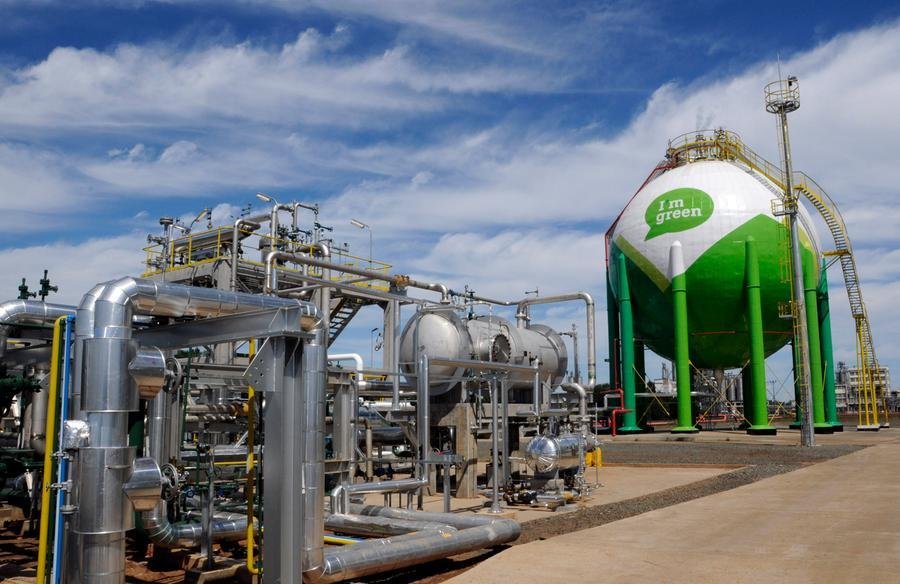 Foi no polo petroqu&iacute;mico de Triunfo que nasceu o polietileno renov&aacute;vel, o primeiro pl&aacute;stico de fonte renov&aacute;vel produzido em escala industrial no mundo, a partir da cana de a&ccedil;&uacute;car.