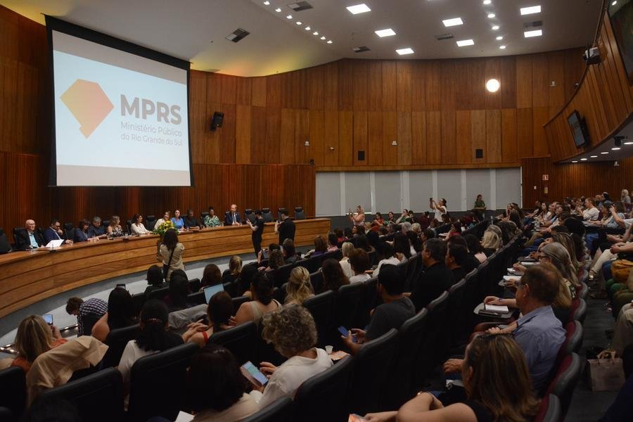 Encontro contou com a participa&ccedil;&atilde;o de servidores do MPRS e integrantes da rede de apoio &agrave; escola