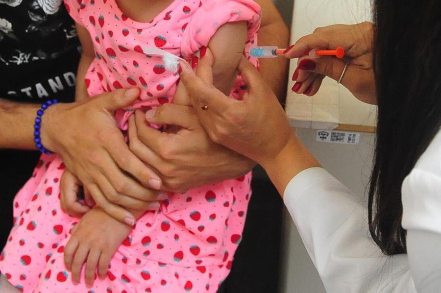 SMS far&aacute; busca ativa de crian&ccedil;as e adolescentes at&eacute; 15 anos que precisam completar o calend&aacute;rio vacinal