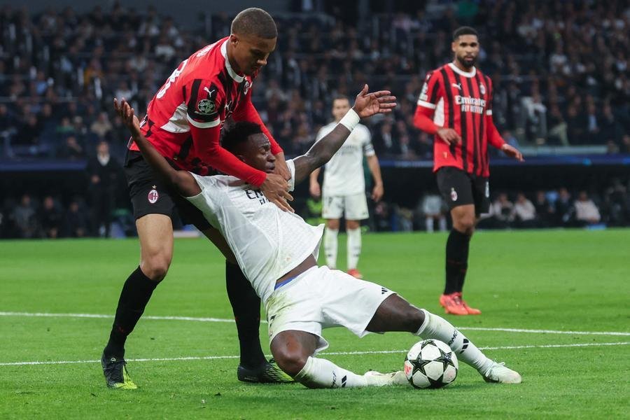 Vinicius Junior marcou um gol, mas o Real Madrid foi derrotado pelo Milan