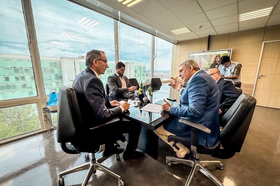 Entre outras agendas, o emedebista se reuniu com o ministro da Integra&ccedil;&atilde;o e Desenvolvimento Regional, Waldez G&oacute;es