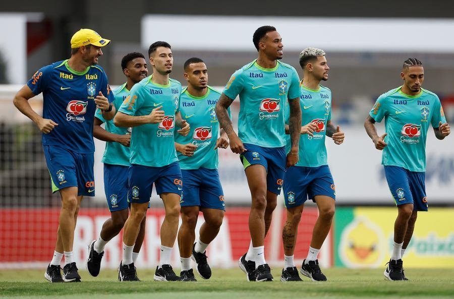 Nas &uacute;ltimas duas rodadas, a sele&ccedil;&atilde;o somou pontos importantes, trocando a s&eacute;tima pela quarta posi&ccedil;&atilde;o entre 10 pa&iacute;ses na tabela