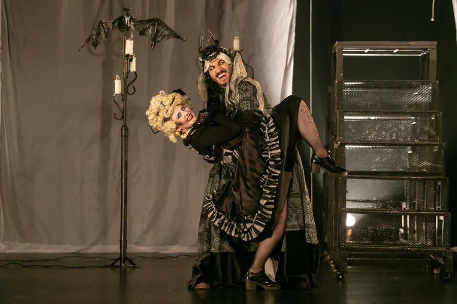 "Vampirices" &eacute; um espet&aacute;culo infantojuvenil que est&aacute; na programa&ccedil;&atilde;o do Palco Girat&oacute;rio Sesc