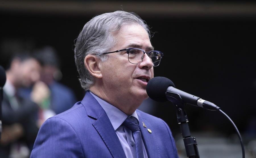 Deputado do PL se mostra contr&aacute;rio ao fim da escala 6x1