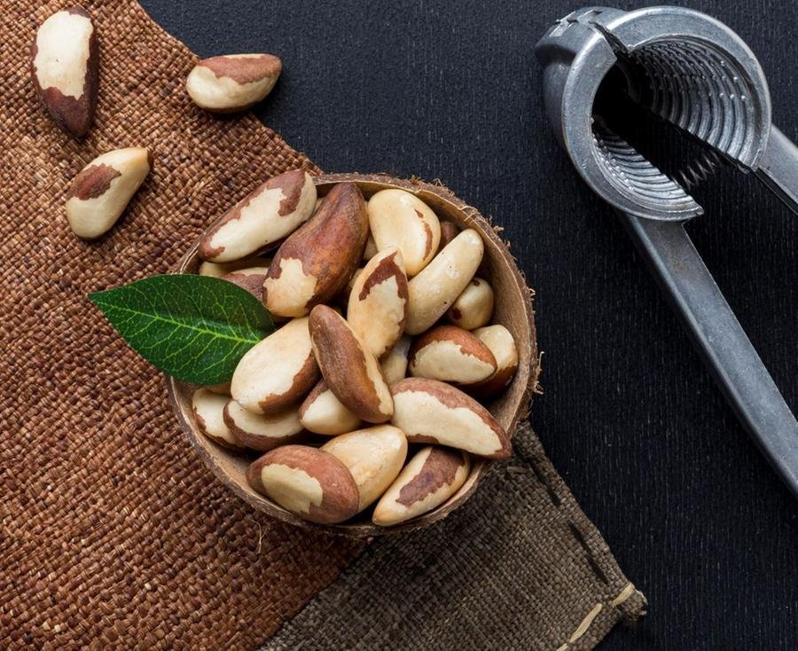 Castanha-do-par&aacute; re&uacute;ne vitaminas, sobretudo a E, sem contar fibras e outros minerais