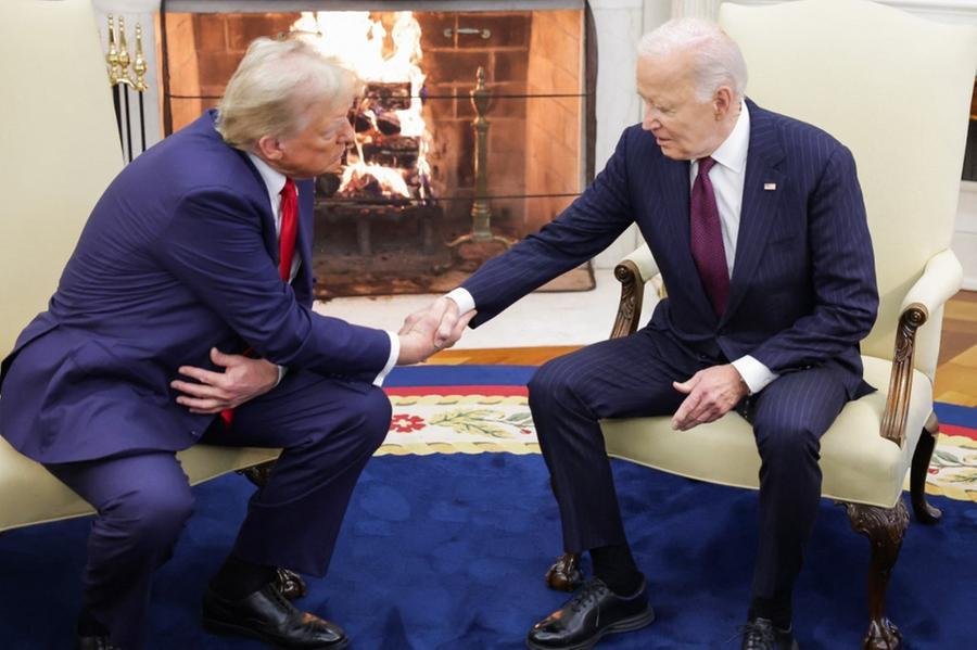 Os dois se cumprimentaram com um aperto de m&atilde;os