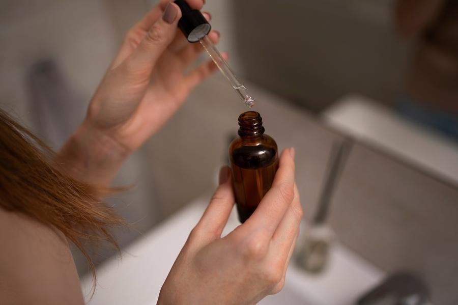 Al&eacute;m de proporcionar nutri&ccedil;&atilde;o, os &oacute;leos ajudam a proteger os fios contra danos causados por fatores externos