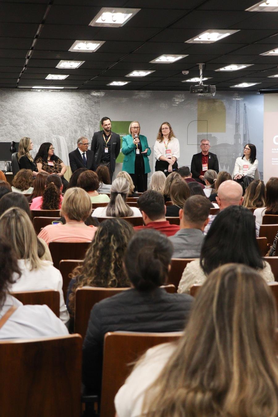 Secret&aacute;ria Arita Bergmann participou do Encontro Ga&uacute;cho de Redes de Ouvidorias do SUS