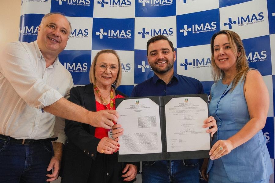 Portaria que prev&ecirc; o repasse foi assinada em evento realizado na prefeitura de Tramanda&iacute;.
