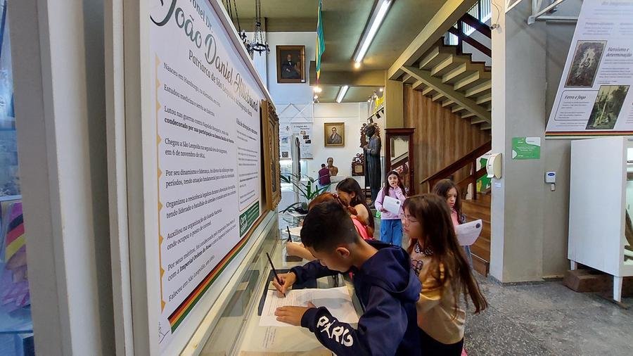 A programa&ccedil;&atilde;o envolve visitas e oficinas mediadas pela equipe do Museu